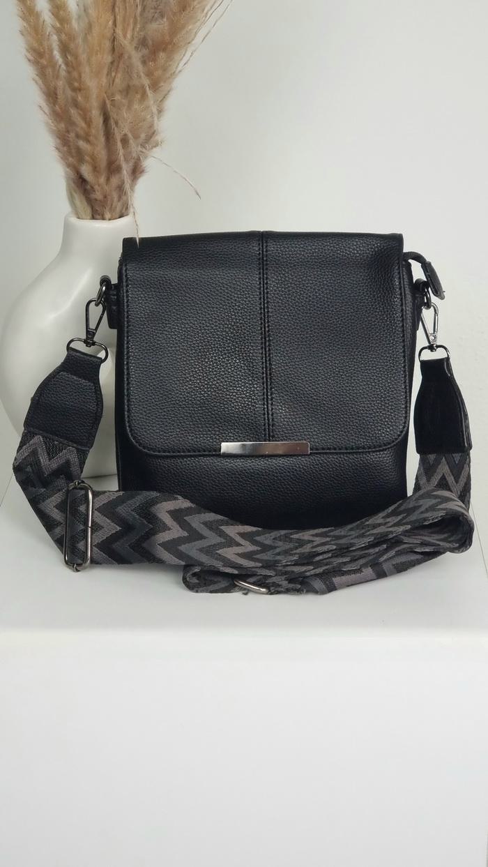 Τσάντα χιαστί με καπάκι και ιμάντα-Ταμπά