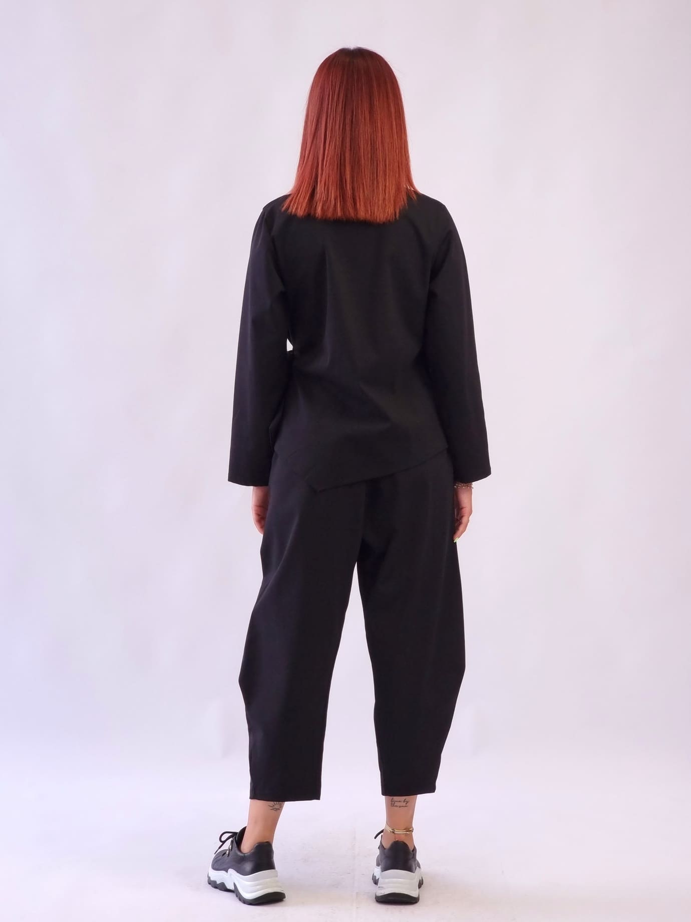 Γυναικείο παντελόνι με λάστιχο στη μέση Μαύρο Γυναικείο παντελόνι με λάστιχο στη μέση Μαύρο