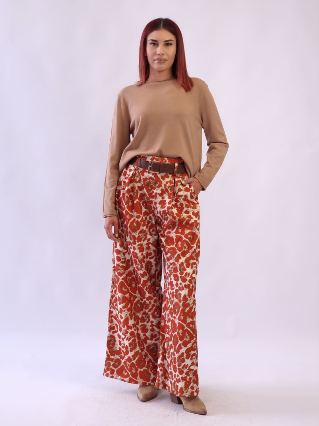 Καμηλό Παλτό με Printed Παντελόνα Μπεζ Μπλούζα και Τσάντα