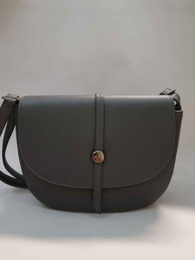 Τσάντα Χιαστί Με Καπάκι Αγκράφα - Μαύρη