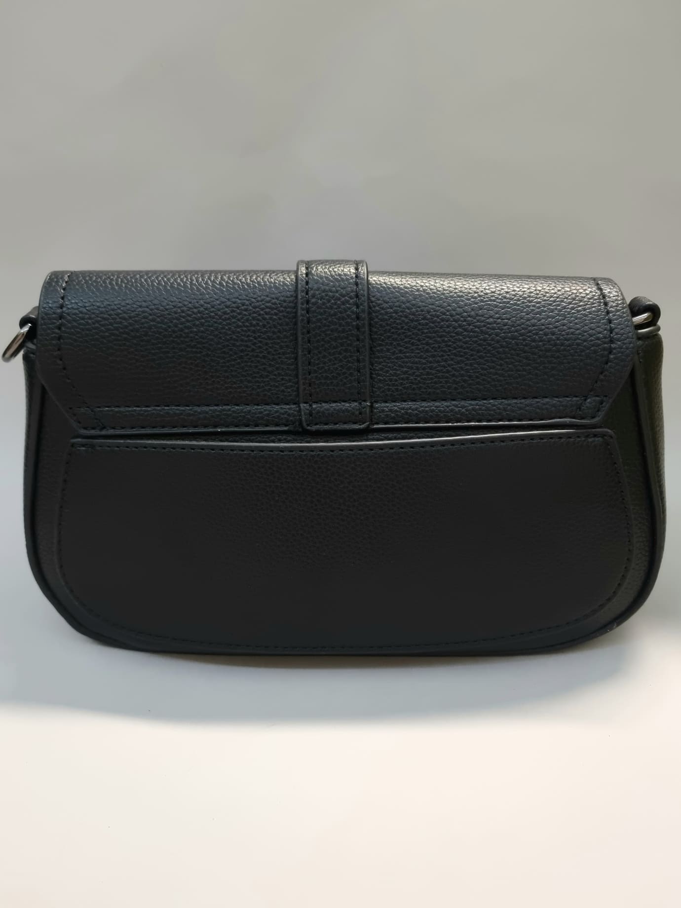 Τσάντα Χιαστί Με Καπάκι Αγκράφα - Μαύρη Τσάντα Χιαστί Με Καπάκι Αγκράφα - Μαύρη